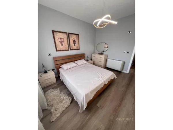 Tirane, jepet me qera apartament 2+1+Aneks+Ballkon Kati 4, 100 m² 800 € (Rruga Fortuzi)