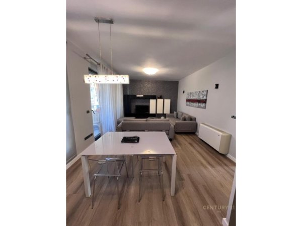Tirane, jepet me qera apartament 2+1+Aneks+Ballkon Kati 4, 100 m² 800 € (Rruga Fortuzi)