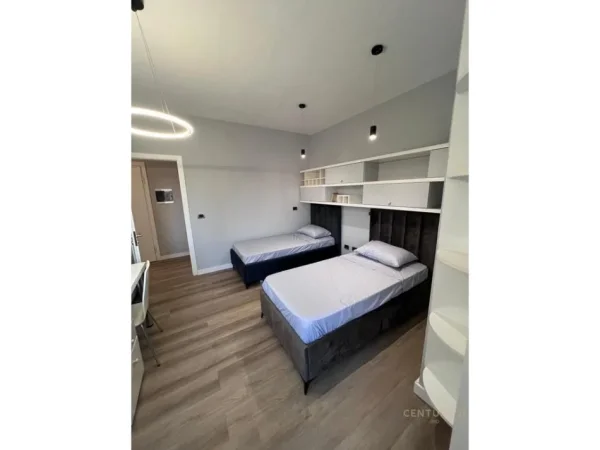 Tirane, jepet me qera apartament 2+1+Aneks+Ballkon Kati 4, 100 m² 800 € (Rruga Fortuzi)