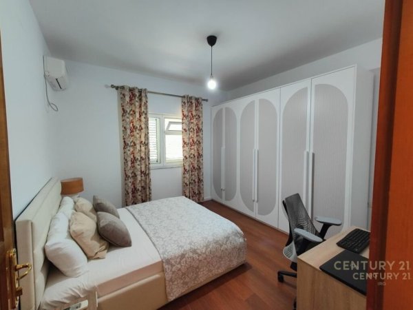 Tirane, jepet me qera Vile 3 Katshe Kati 3, 560 m² 3.000 € 
