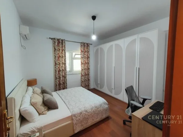 Tirane, jepet me qera Vile 3 Katshe Kati 3, 560 m² 3.000 € 