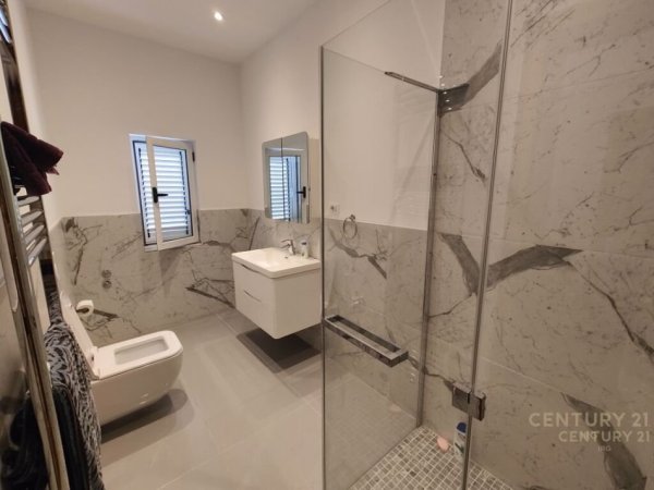 Tirane, jepet me qera Vile 3 Katshe Kati 3, 560 m² 3.000 € 