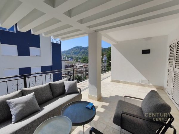 Tirane, jepet me qera Vile 3 Katshe Kati 3, 560 m² 3.000 € 