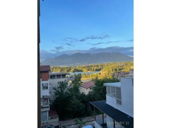 Tirane, shes apartament 2+1+Aneks+Ballkon Kati 1, 116 m² 260.000 € 