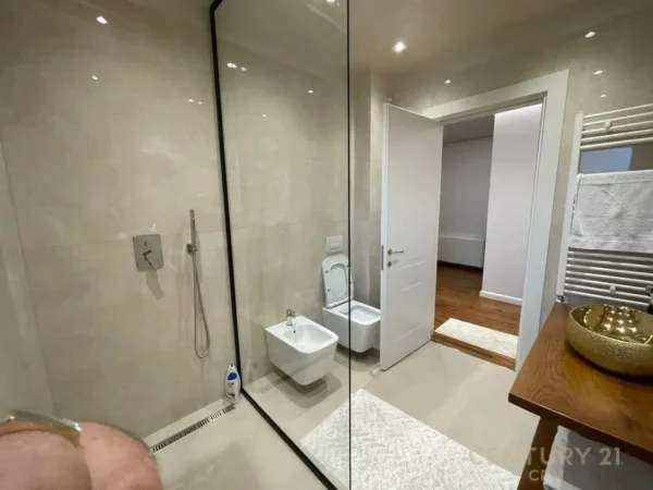 Tirane, shes apartament 2+1+Aneks+Ballkon Kati 1, 116 m² 260.000 € 