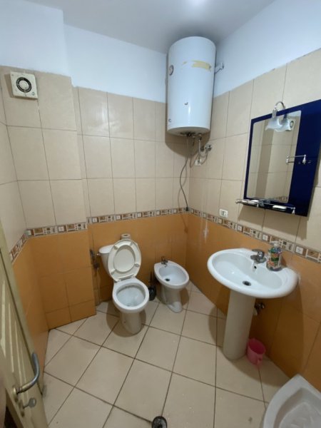 Tirane, jepet me qera apartament 2+1+Aneks+Ballkon Kati 3, 115 m² 600 € (Rruga Rrapo Hekali)