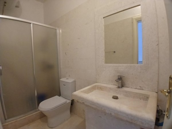 Tirane, jepet me qera apartament 3+1+Ballkon Kati 2, 120 m² 690 € (Pazari I ri)