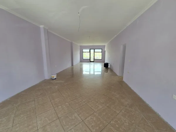 Tirane, jepet me qera ambjent biznesi Kati 0, 80 m² 500 € (sauk)