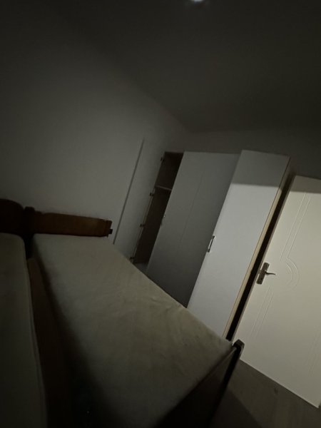 Tirane, jepet me qera apartament 1+1 , 250 € (Rruga Irfan Tershana)