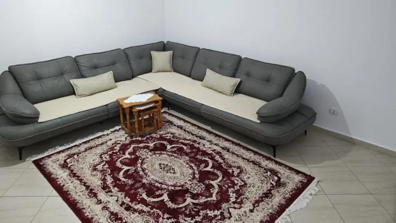 Tirane, jepet me qera apartament 1+1+Ballkon Kati 3, 65 m² 400 € (Prane Doganes Unaza e Re)