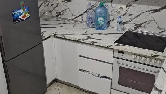 Tirane, jepet me qera apartament 1+1+Ballkon Kati 3, 65 m² 400 € (Prane Doganes Unaza e Re)