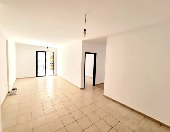 Tirane, jepet me qera apartament Kati 4, 90 m² 350 € (Bulevardi Migjeni)
