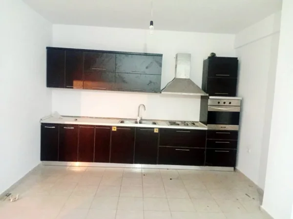 Tirane, jepet me qera apartament Kati 4, 90 m² 350 € (Bulevardi Migjeni)