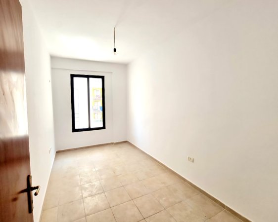 Tirane, jepet me qera apartament Kati 4, 90 m² 350 € (Bulevardi Migjeni)
