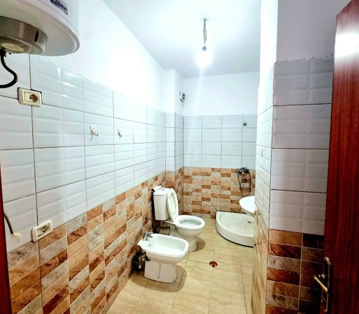 Tirane, jepet me qera apartament Kati 4, 90 m² 350 € (Bulevardi Migjeni)