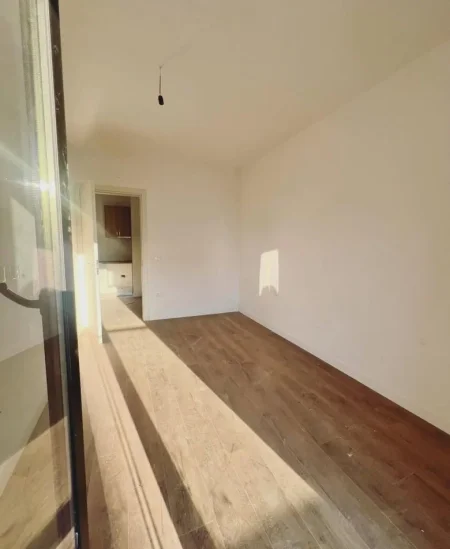 Shqiperi, jepet me qera apartament 1+1+Ballkon , 65 m² 500 € (Komuna e Parisit)