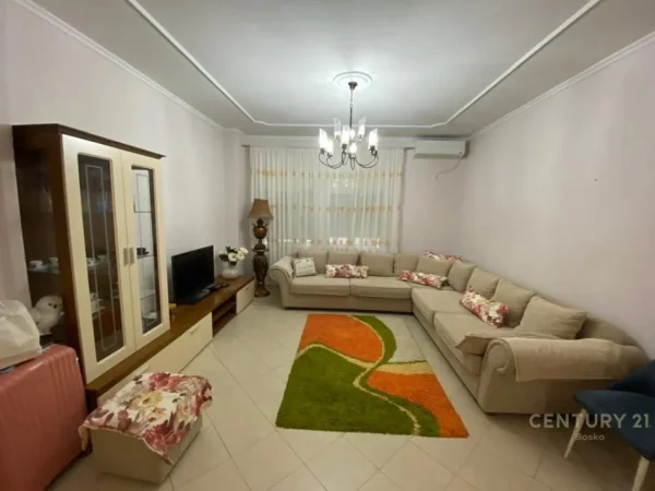 Tirane, jepet me qera apartament 2+1 Kati 4, 106 m² 700 € (Prokuroria)