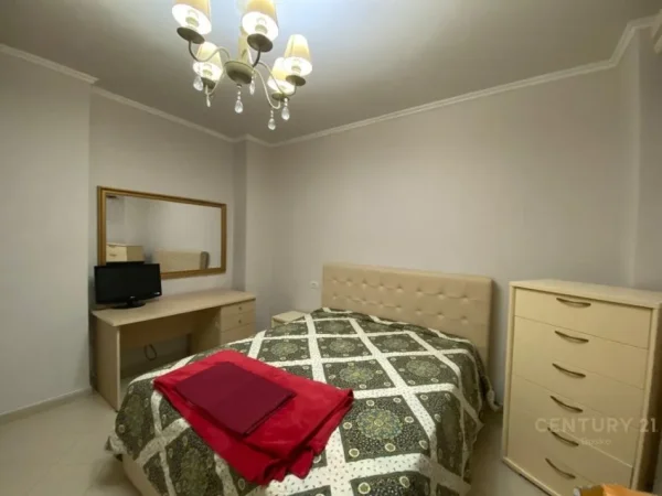Tirane, jepet me qera apartament 2+1 Kati 4, 106 m² 700 € (Prokuroria)