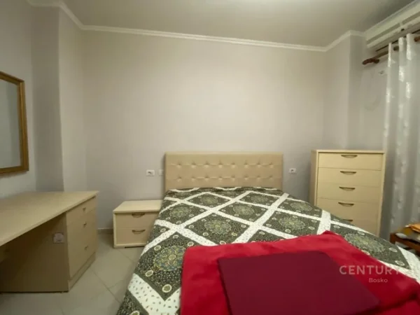Tirane, jepet me qera apartament 2+1 Kati 4, 106 m² 700 € (Prokuroria)