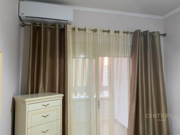 Tirane, jepet me qera apartament 2+1 Kati 4, 106 m² 700 € (Prokuroria)