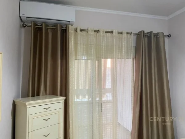 Tirane, jepet me qera apartament 2+1 Kati 4, 106 m² 700 € (Prokuroria)