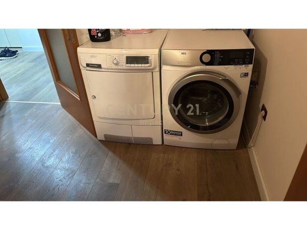 Tirane, jepet me qera apartament 2+1+Ballkon Kati 3, 130 m² 700 € (Don Bosko)