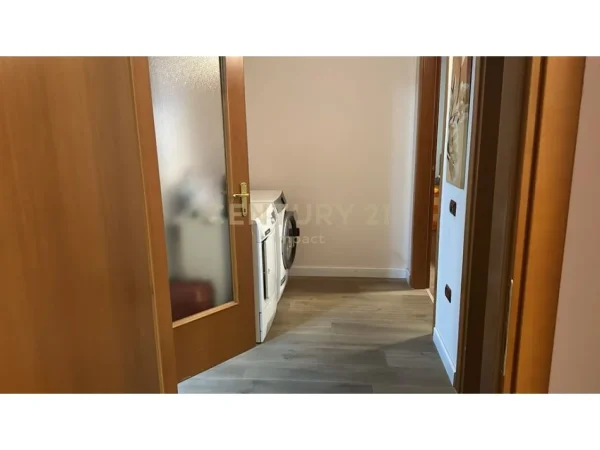 Tirane, jepet me qera apartament 2+1+Ballkon Kati 3, 130 m² 700 € (Don Bosko)