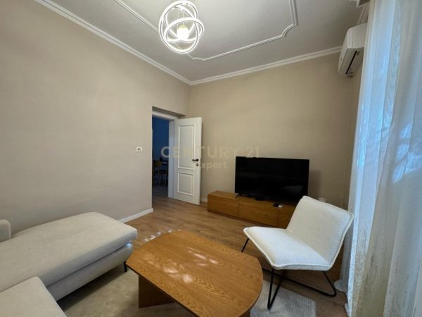 Tirane, jepet me qera apartament 1+1 Kati 1, 59 m² 550 € (Ambasada Amerikane)