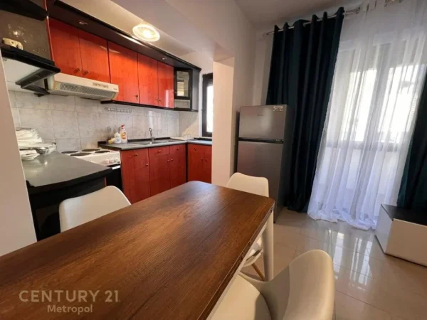 Tirane, jepet me qera apartament 2+1 Kati 5, 100 m² 650 € (Rruga e Durresit)