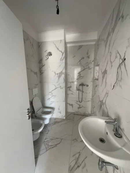 Tirane, shitet apartament 2+1+Ballkon Kati 2, 84 m² 90.000 € (Univers City Okazion 1070€/m2 Gati Per Banim)