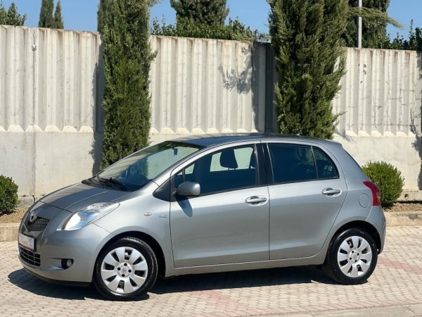 TOYOTA YARIS 1.4 NAFTE 👉 2008 👈 kambio MANUALE - 161.000 km 4.190 €