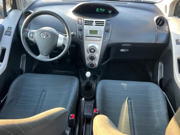 TOYOTA YARIS 1.4 NAFTE 👉 2008 👈 kambio MANUALE - 161.000 km 4.190 €