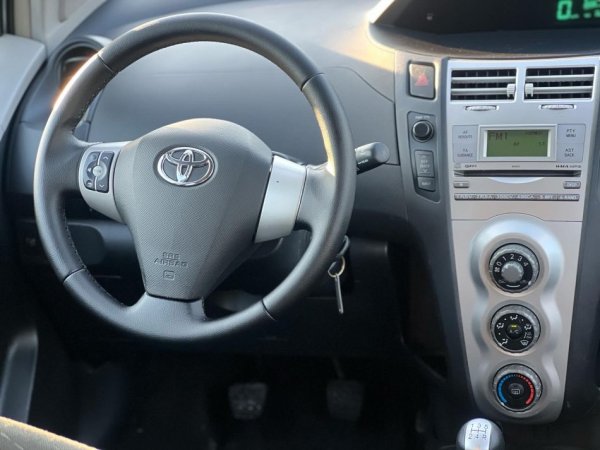 TOYOTA YARIS 1.4 NAFTE 👉 2008 👈 kambio MANUALE - 161.000 km 4.190 €