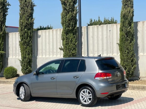 VOLKSWAGEN GOLF VI - 2.0 NAFTE 👉 2010 👈 kambio AUTOMATIKE - 7.300 €