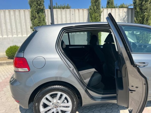 VOLKSWAGEN GOLF VI - 2.0 NAFTE 👉 2010 👈 kambio AUTOMATIKE - 7.300 €