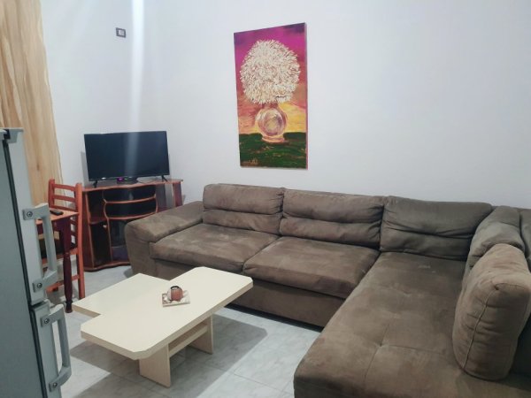 Tirane, jepet me qera shtepi 1+1 Kati 1, 70 m² 280 € (Hasan Meniku)
