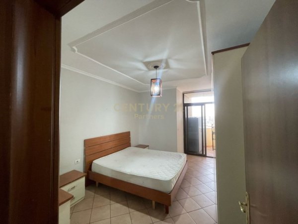 Tirane, jepet me qera apartament 1+1 Kati 11, 112 m² 500 € (Glibe)