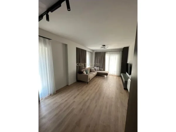 Tirane, shes apartament 2+1+Ballkon , 103 m² 210.000 € (Laprake)