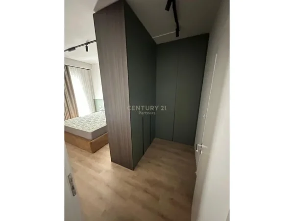 Tirane, shes apartament 2+1+Ballkon , 103 m² 210.000 € (Laprake)