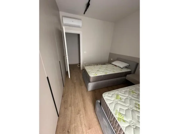 Tirane, shes apartament 2+1+Ballkon , 103 m² 210.000 € (Laprake)