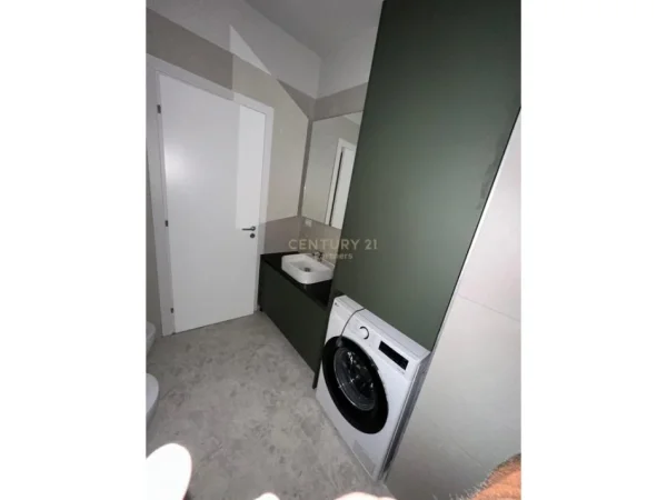 Tirane, shes apartament 2+1+Ballkon , 103 m² 210.000 € (Laprake)