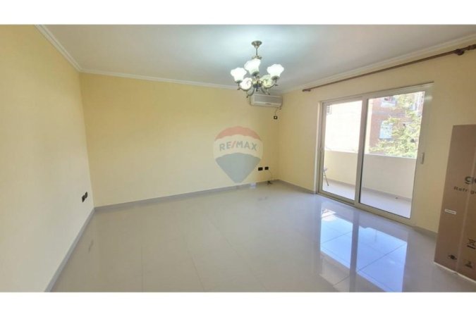 Shqiperi, jepet me qera apartament 2+1+Aneks+Ballkon Kati 4, 68 m² 450 € (Materniteti i ri)