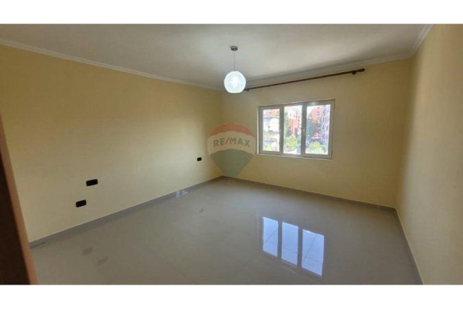 Shqiperi, jepet me qera apartament 2+1+Aneks+Ballkon Kati 4, 68 m² 450 € (Materniteti i ri)