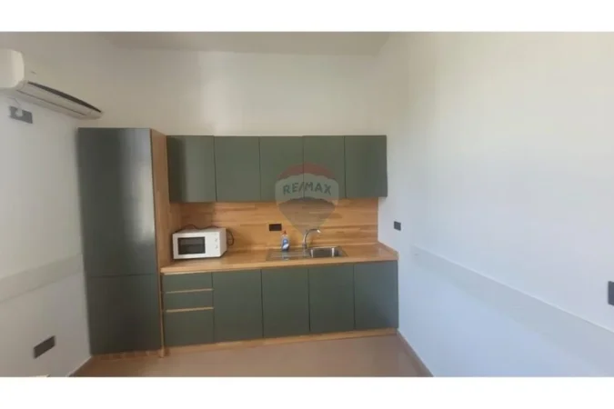 Tirane, jepet me qera zyre Kati 3, 275 m² 6.000 € (Blloku)
