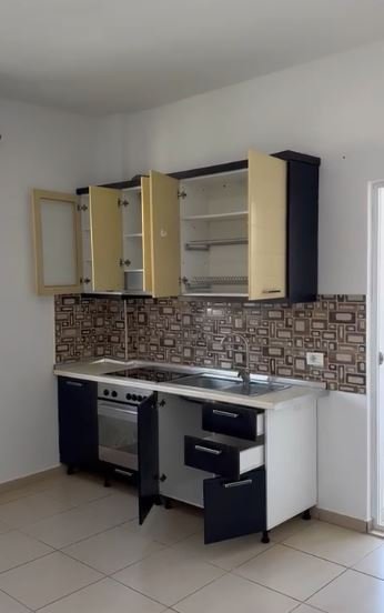 Tirane, jepet me qera apartament 1+1 Kati 5, 75 m² 350 € (5 Maji)