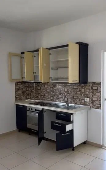 Tirane, jepet me qera apartament 1+1 Kati 5, 75 m² 350 € (5 Maji)