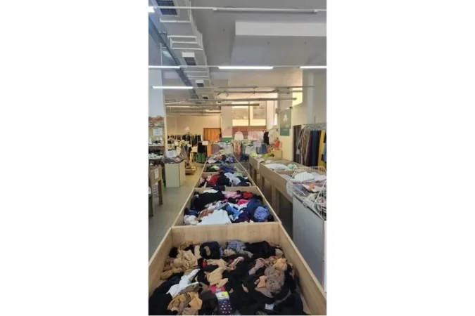 Tirane, jepet me qera dyqan Kati 0, 230 m² 2.000 € (Prane Nela 6 Yzberisht)