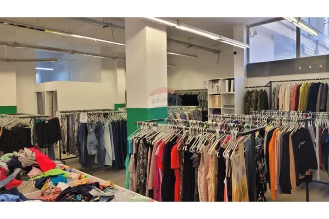 Tirane, jepet me qera dyqan Kati 0, 230 m² 2.000 € (Prane Nela 6 Yzberisht)