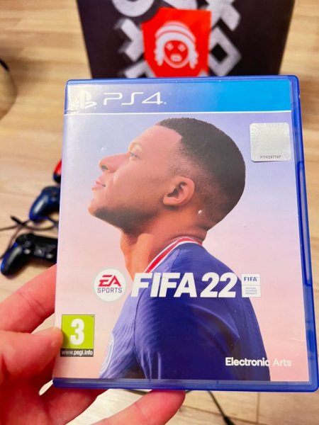 Tirane, shes PLAY STATION 4 (PS4) set bashke me 3 doreza + lojra FIFA CD 300 €