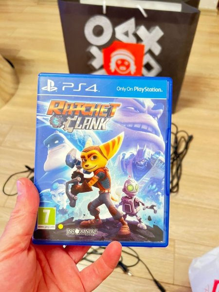Tirane, shes PLAY STATION 4 (PS4) set bashke me 3 doreza + lojra FIFA CD 300 €